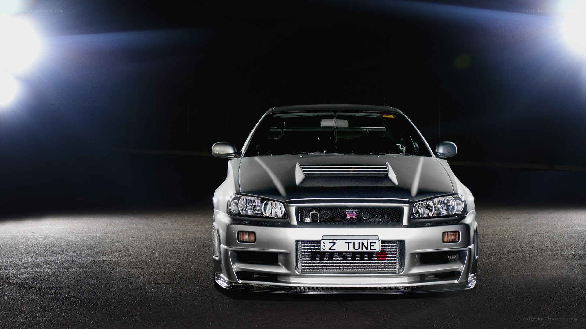 silver nissan skyline gtr