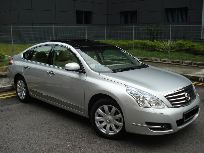 silver nissan teana sedan
