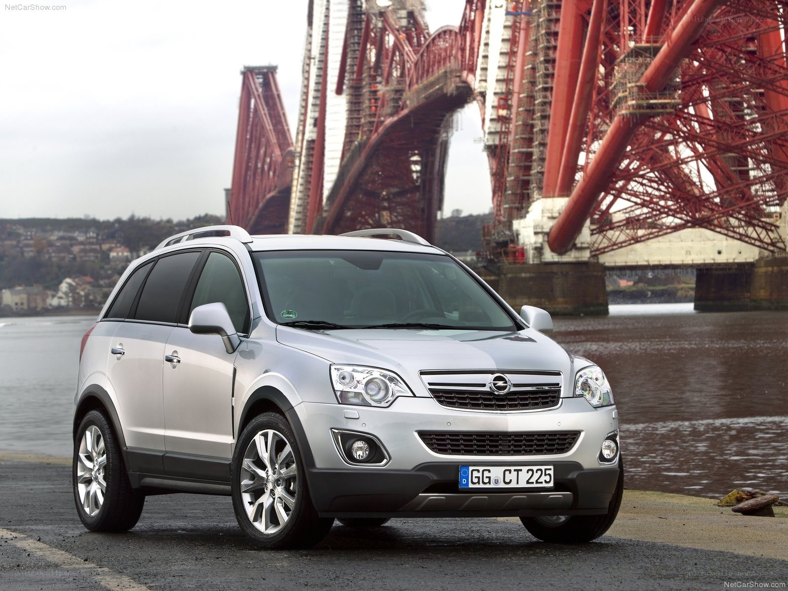 silver opel antara suv