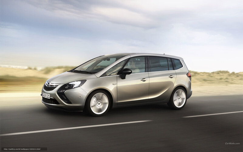 Silver Opel Zafira — Dynamic