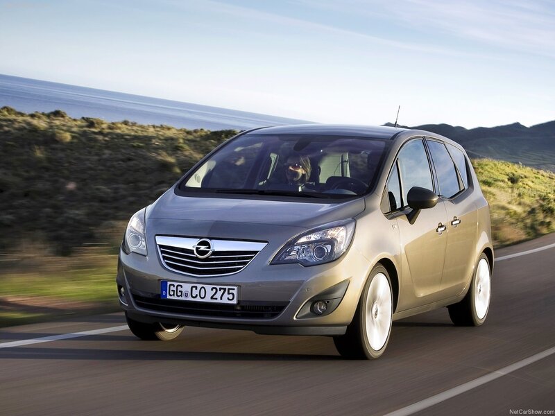 Silver Opel Zafira
