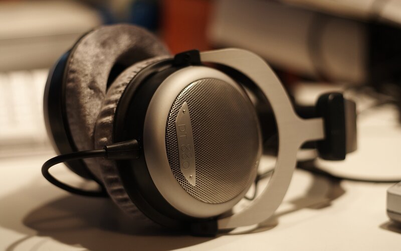 silver over-ear headphones