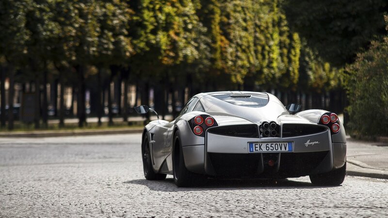 Silver Pagani Huayra — Calm