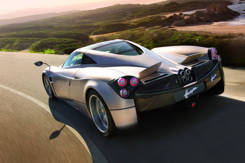Silver Pagani Huayra — Dynamic