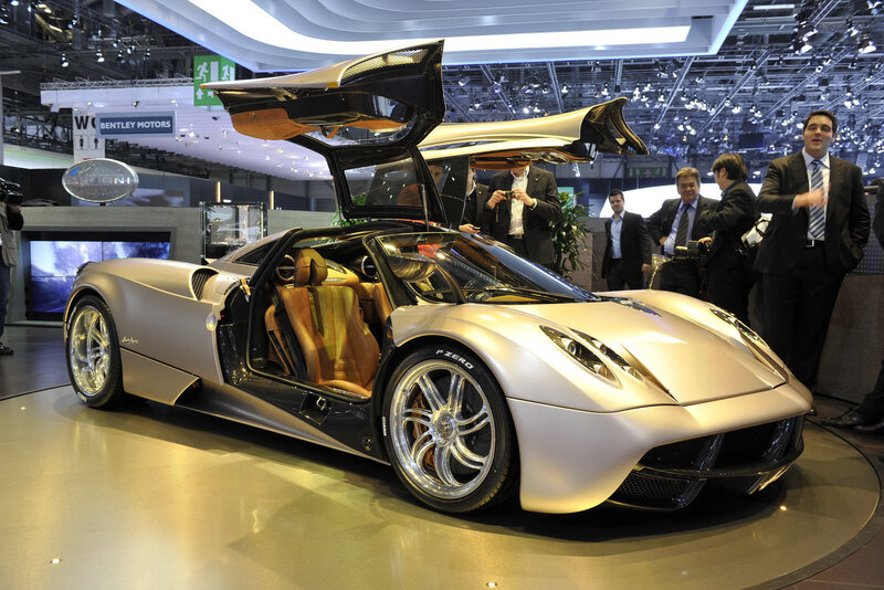 Silver Pagani Huayra — Formal