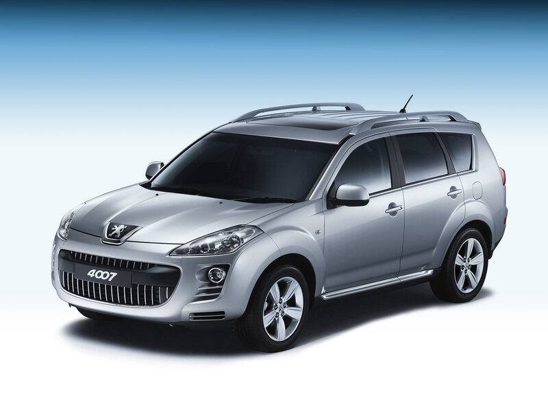 Silver Peugeot 4007 SUV