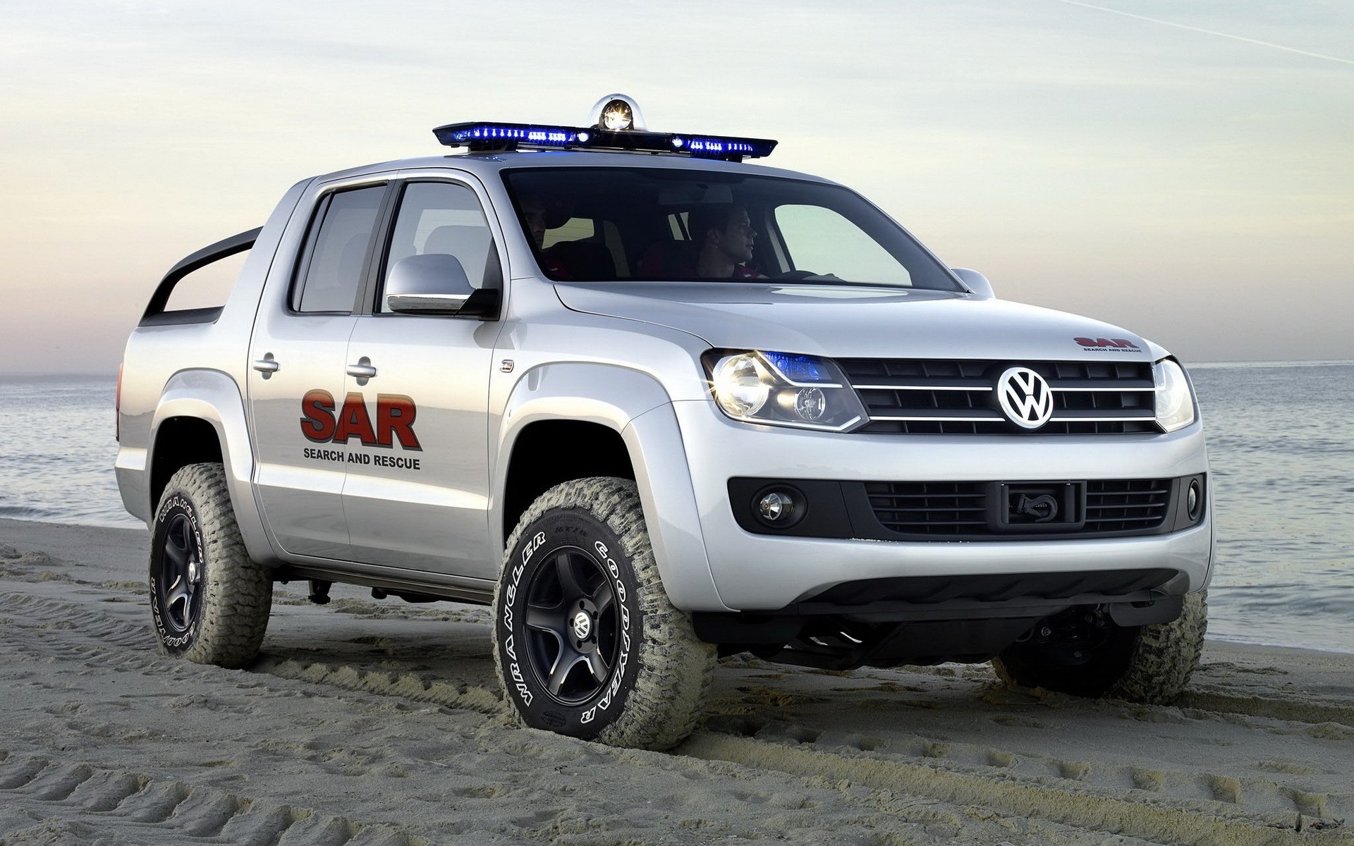 Silver pickup rescue vehicle