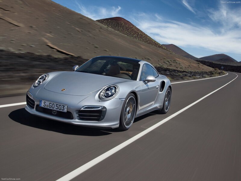 Silver Porsche 911 Carrera — Dynamic