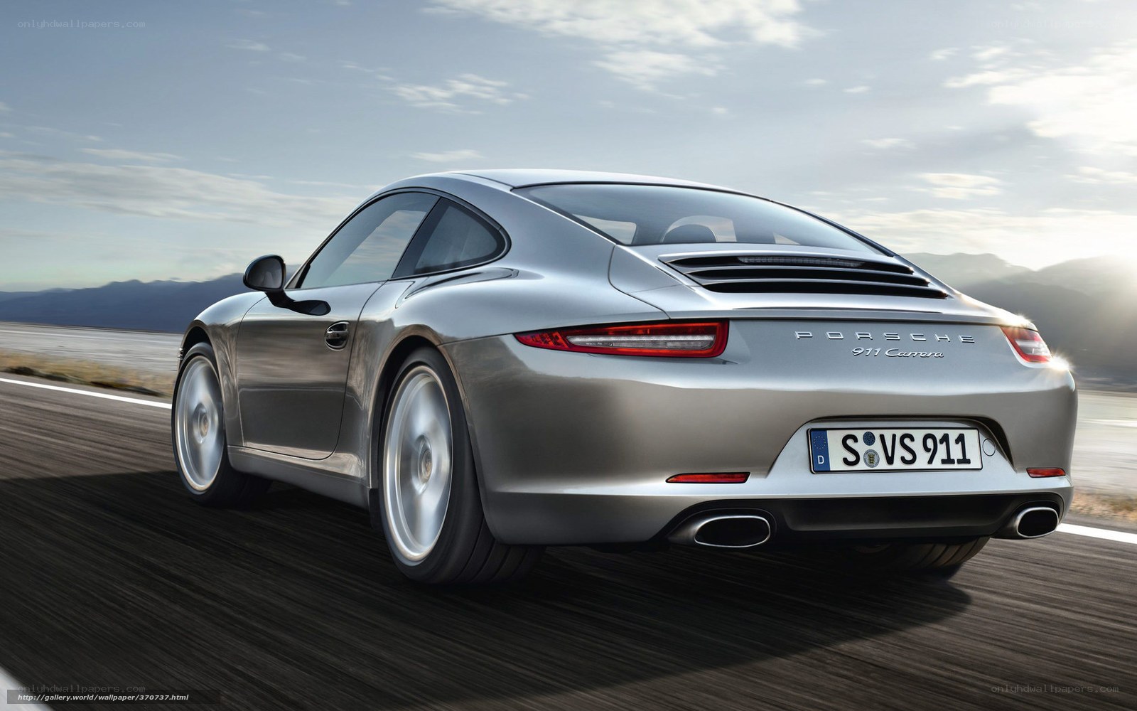 Silver Porsche 911 Carrera in motion