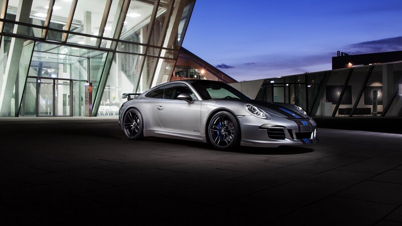 Silver Porsche 911 Gts