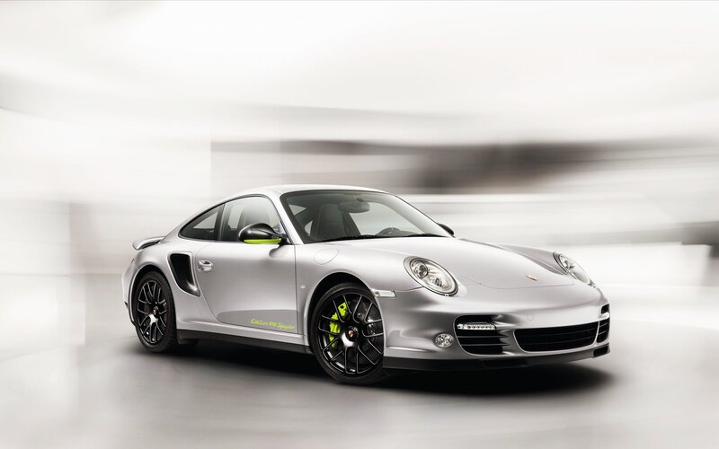 Silver Porsche 911 Spyder