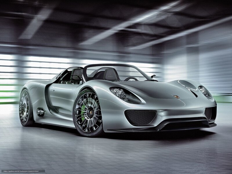 Silver Porsche 918 Spyder