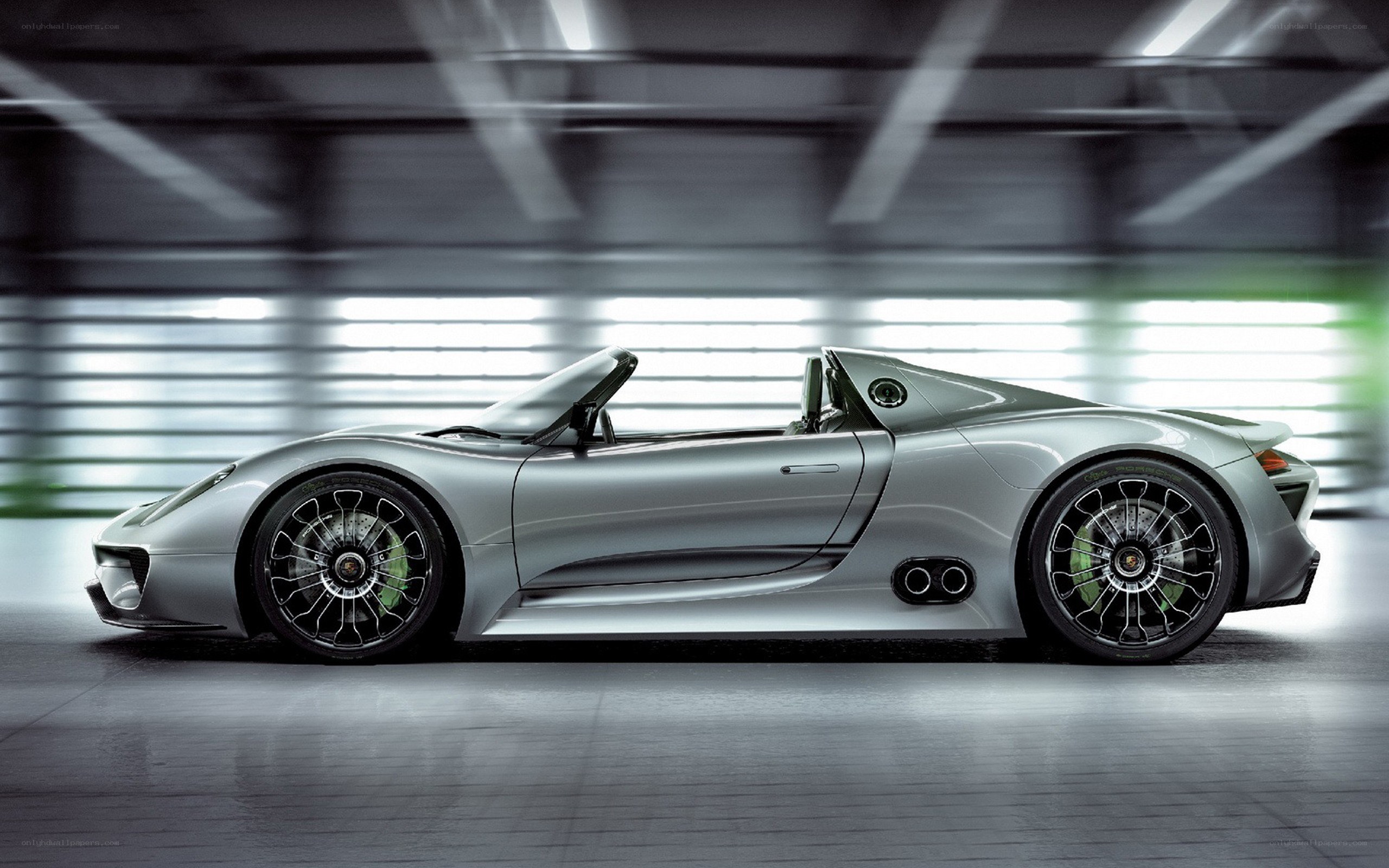 silver porsche 918 spyder