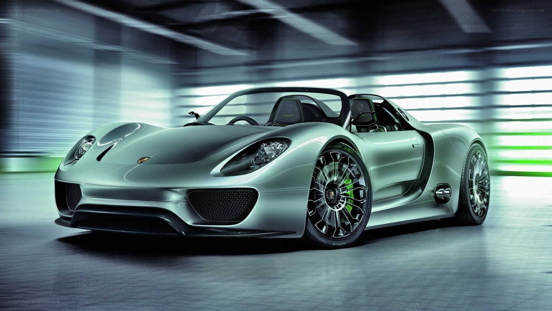 Silver Porsche 918 Spyder