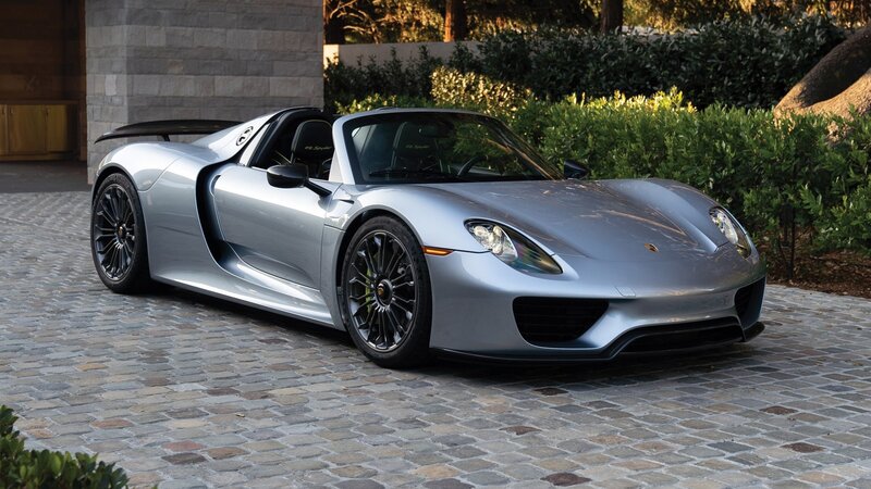 Silver Porsche 918 Spyder — Calm