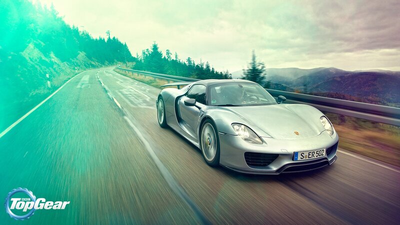 Silver Porsche 918 Spyder — Dynamic, Afternoon