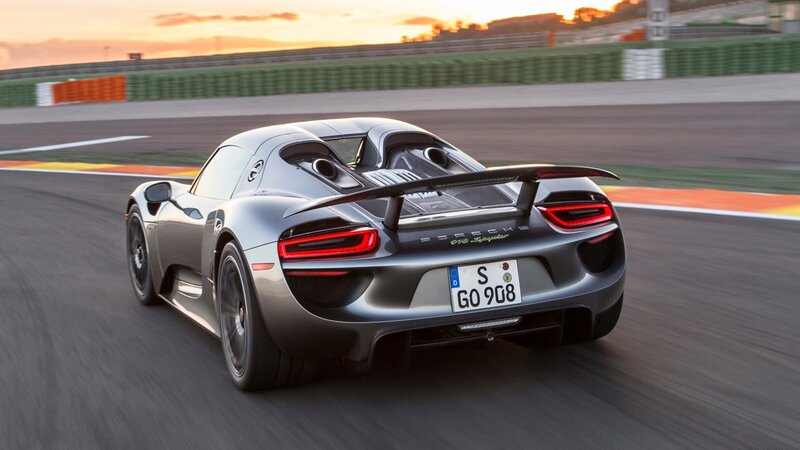 Silver Porsche 918 Spyder — Gray, Dynamic