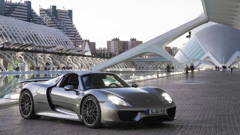 Silver Porsche 918 Spyder — Gray, Modern