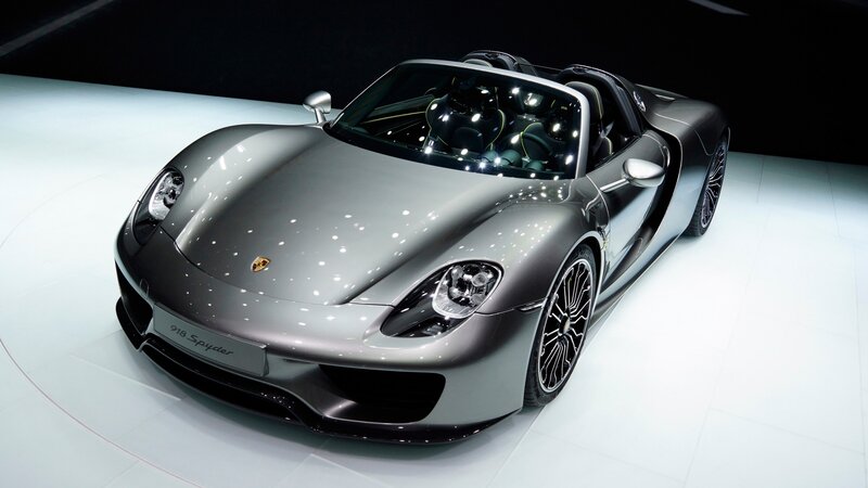 Silver Porsche 918 Spyder — Gray