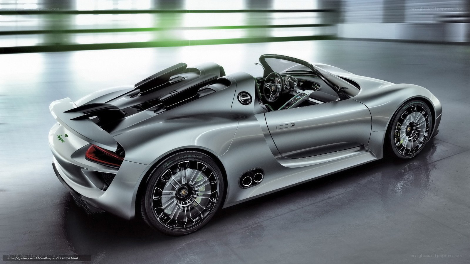 Silver Porsche 918 Spyder