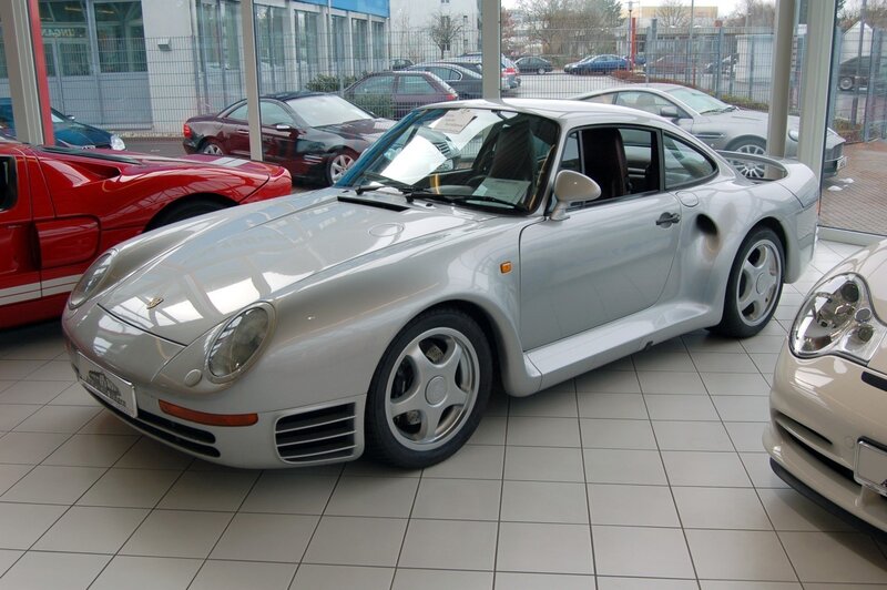 Silver Porsche 959 — Neutral