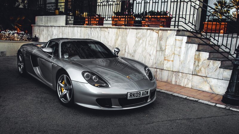 Silver Porsche Carrera GT