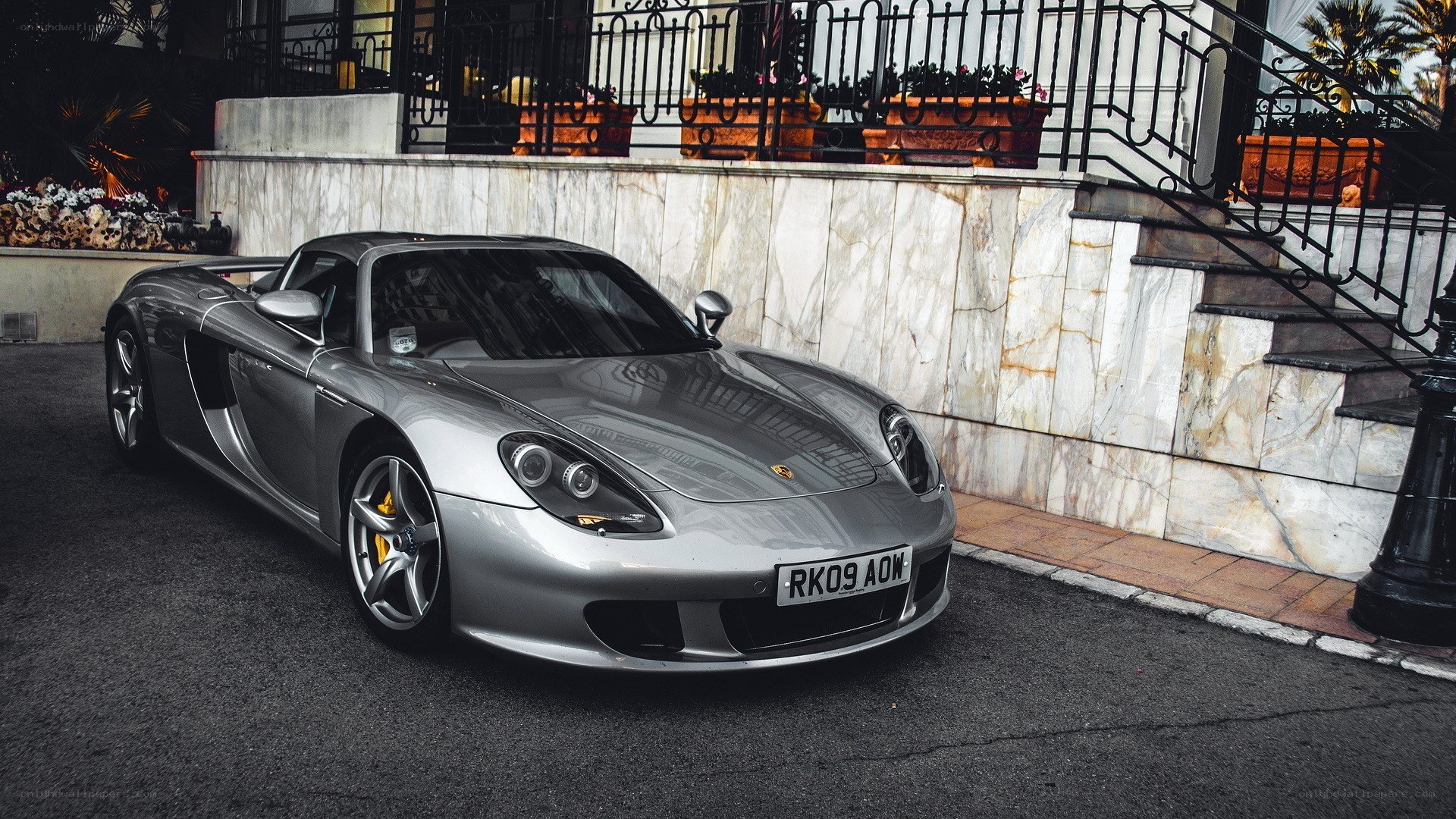 Silver Porsche Carrera GT