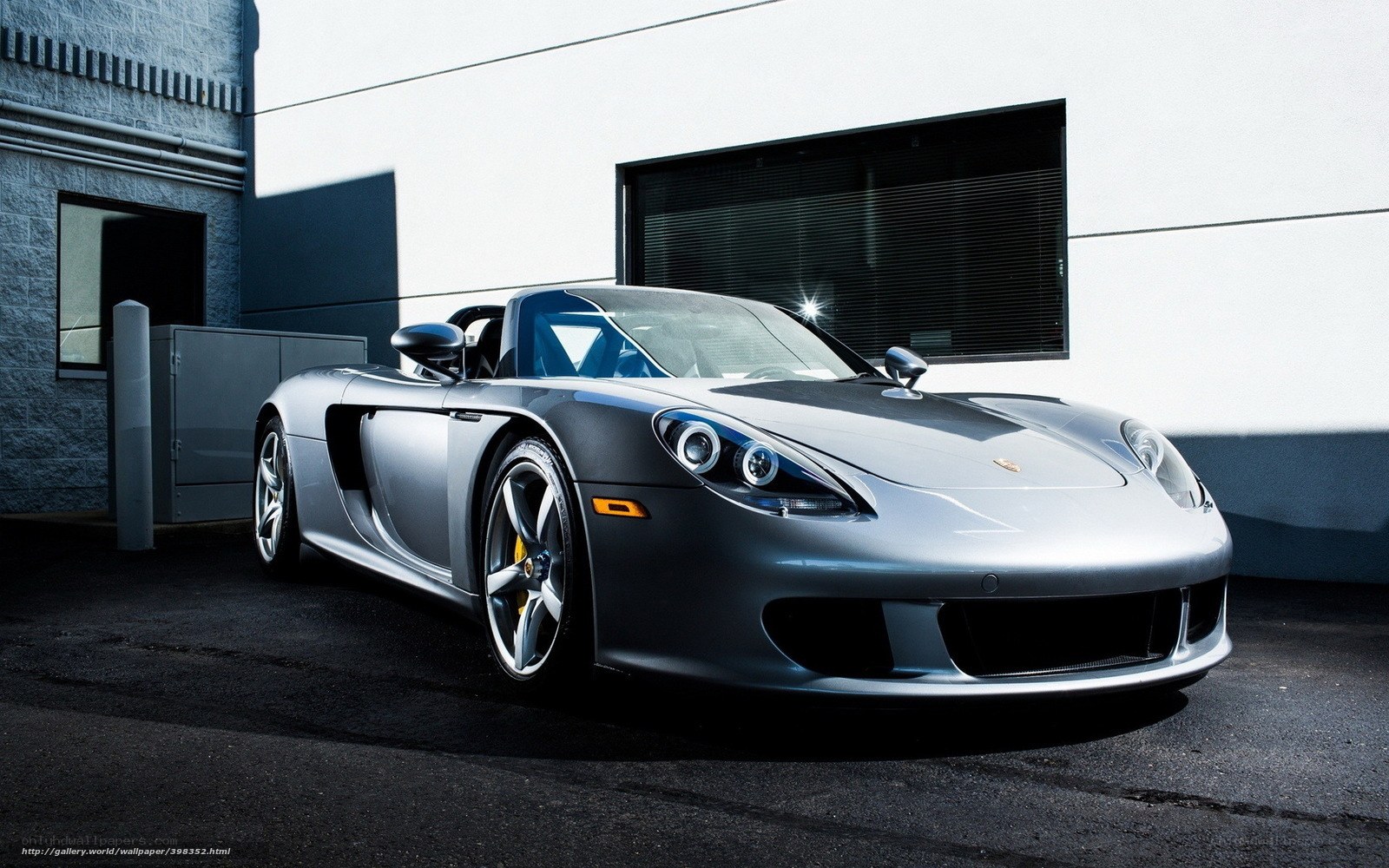 Silver Porsche Carrera GT