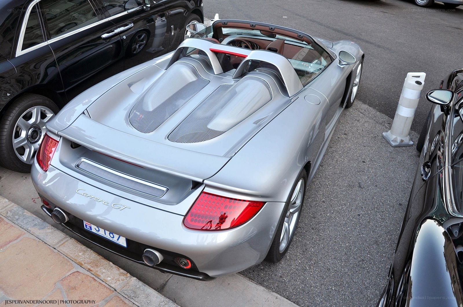 Silver Porsche Carrera GT