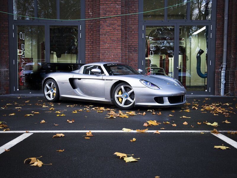 Silver Porsche Carrera GT