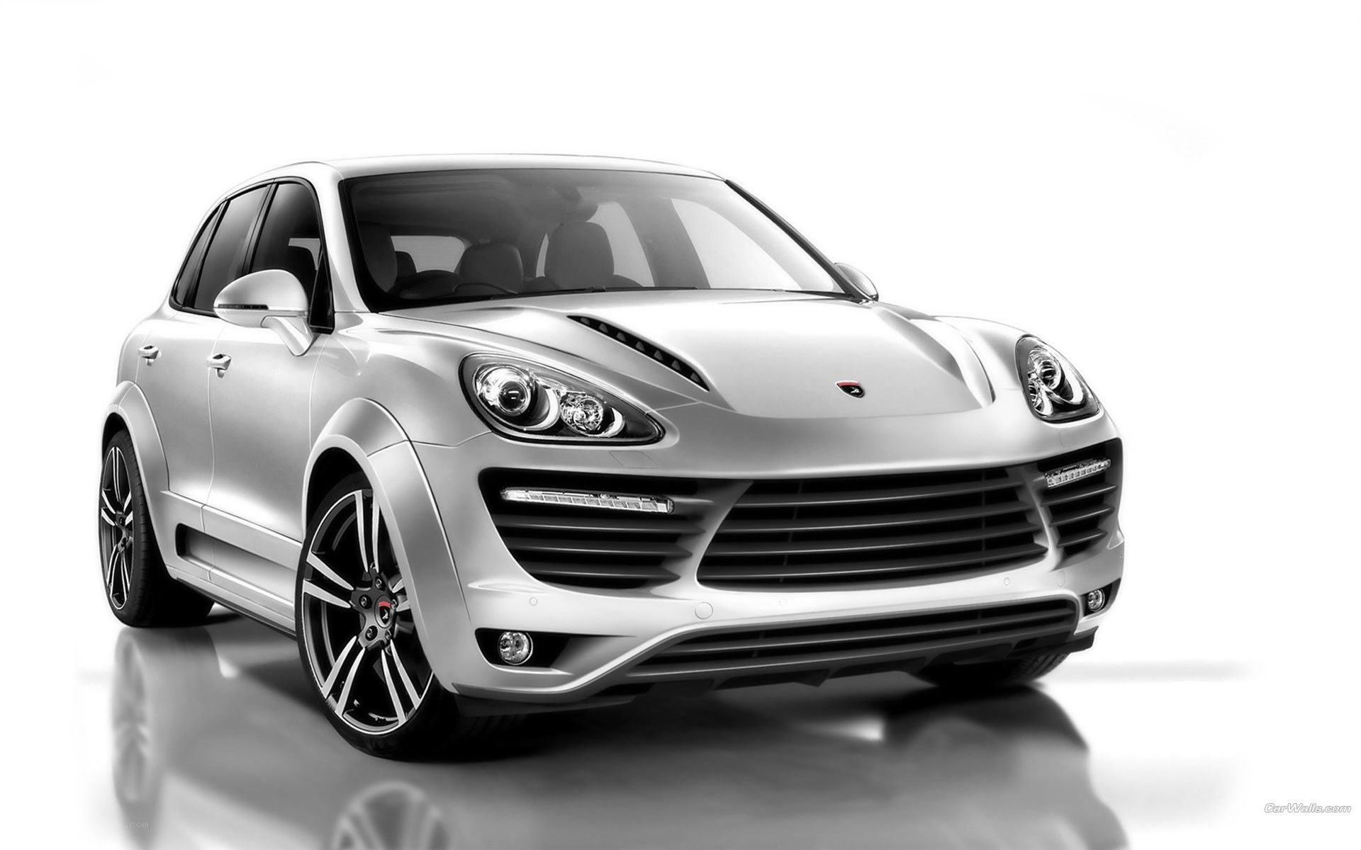 silver porsche cayenne