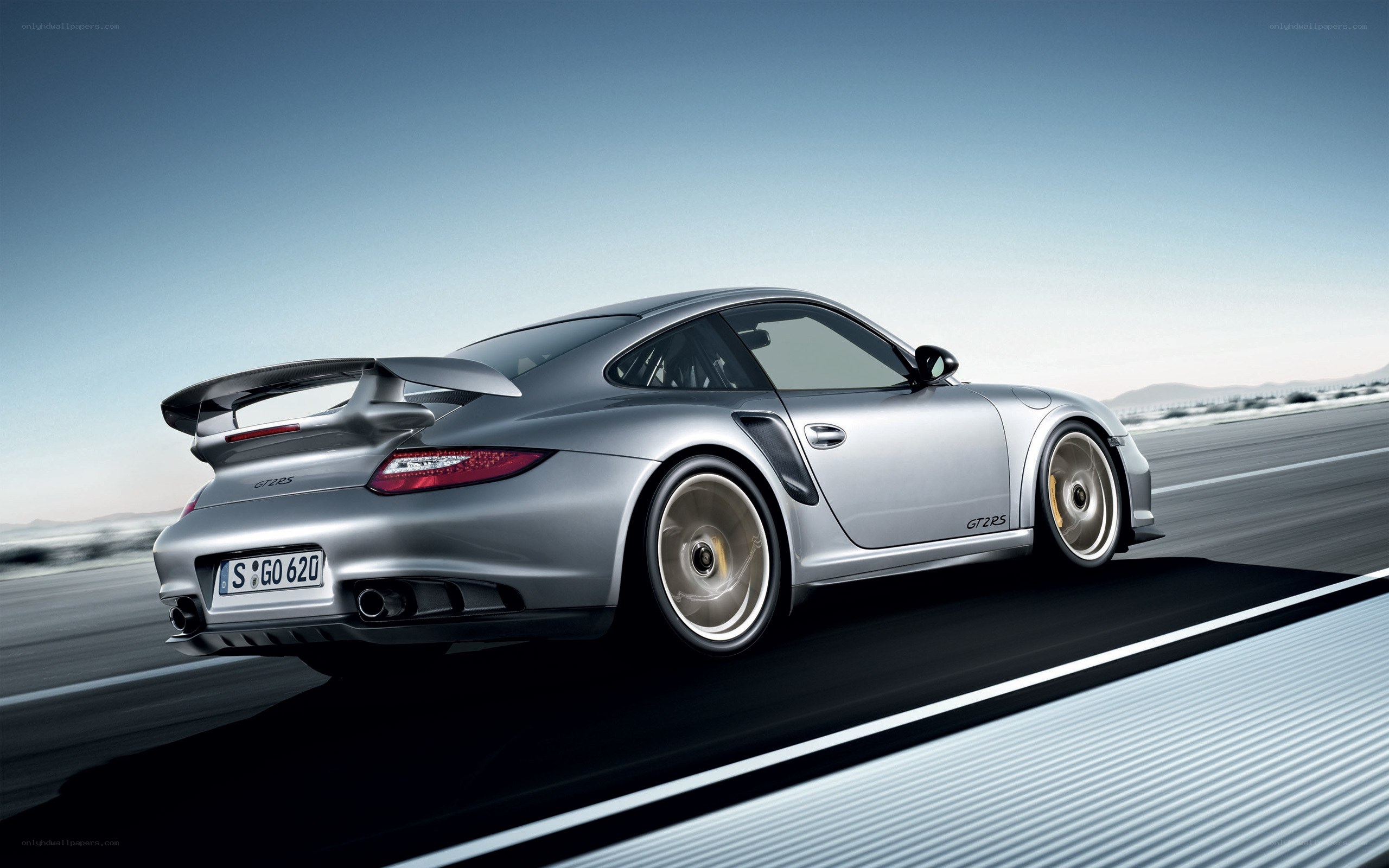 silver porsche gt2 rs