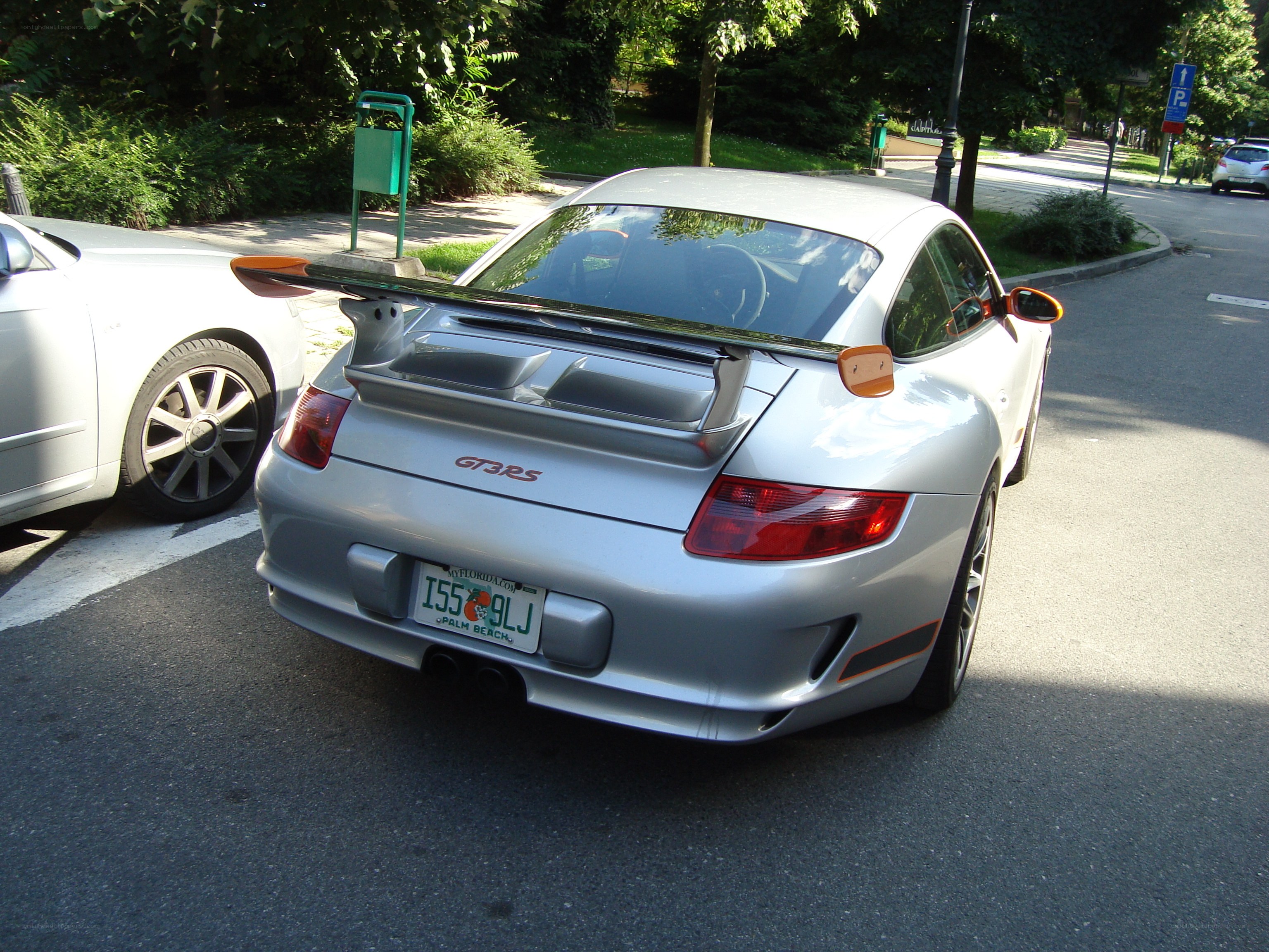 Silver Porsche GT3RS parked