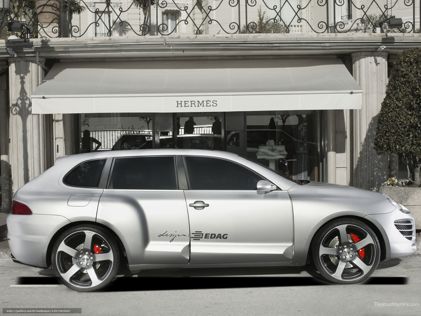 Silver Porsche in front of Hermès