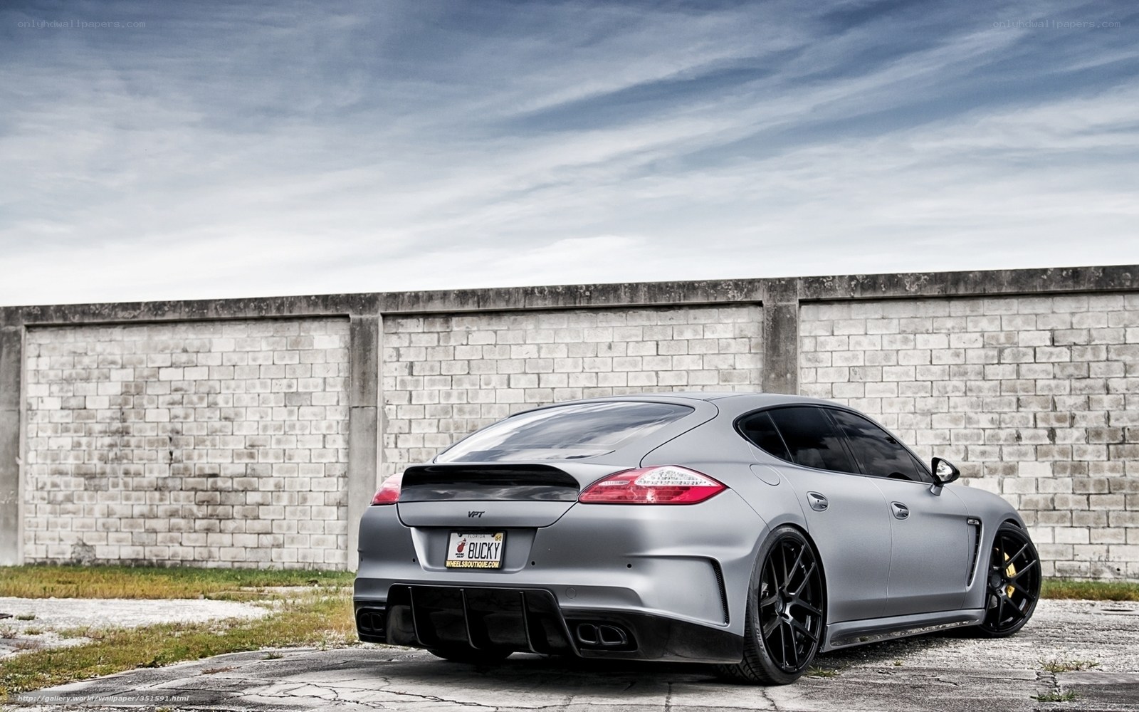 silver porsche panamera