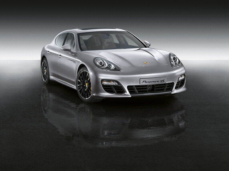 Silver Porsche Panamera 4S