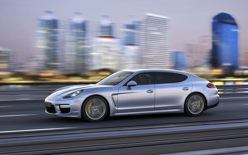 Silver Porsche Panamera — Dynamic