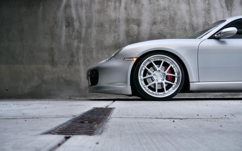 silver porsche sports car