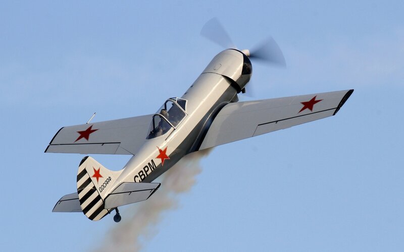 Silver Propeller Plane — Blue, Dynamic