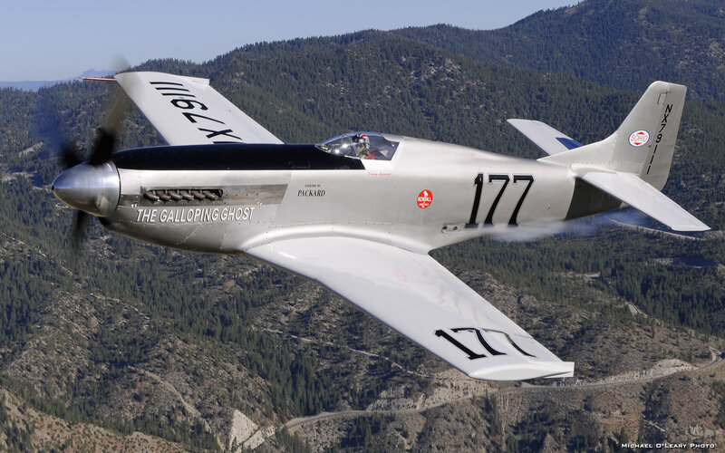 Silver Propeller Plane — Dynamic