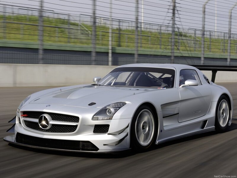 Silver Race Car — Dynamic