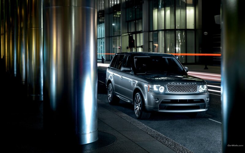 Silver Range Rover at night