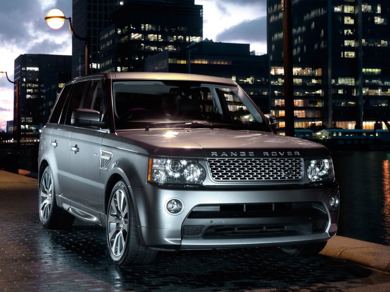 Silver Range Rover at night