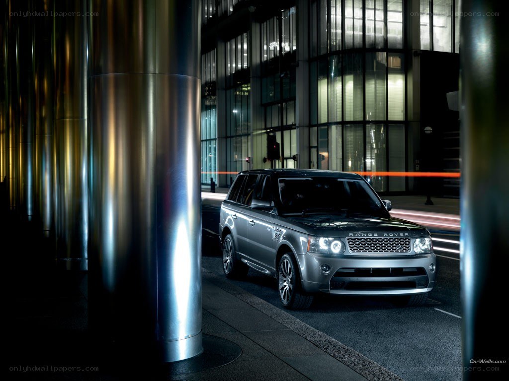 Silver Range Rover at night
