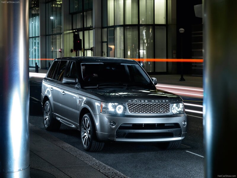 Silver Range Rover at night