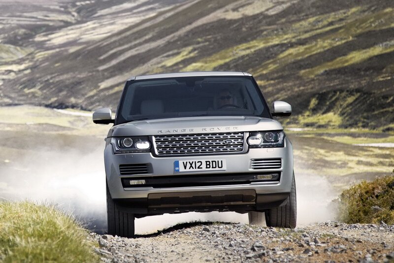 Silver Range Rover — Dynamic, Photograph