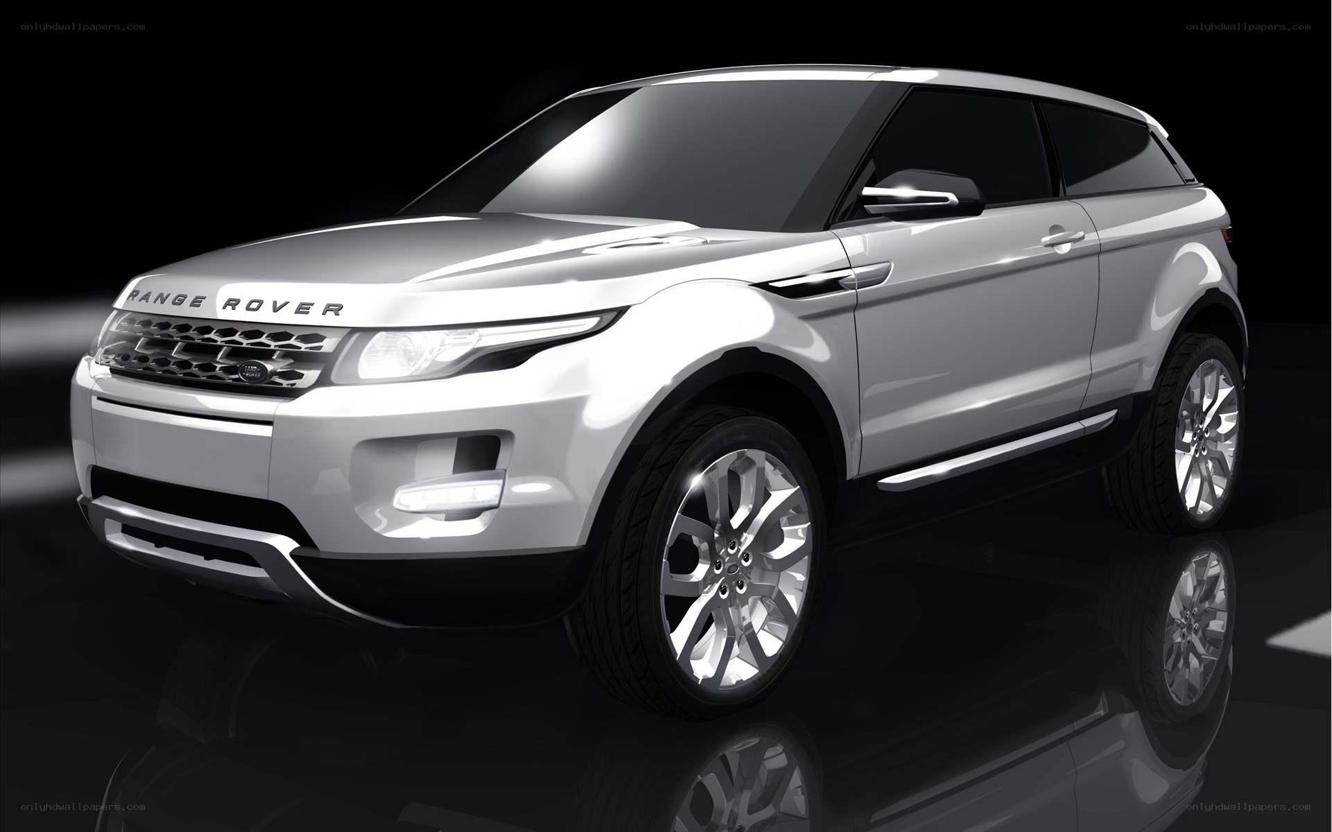 Silver Range Rover Evoque