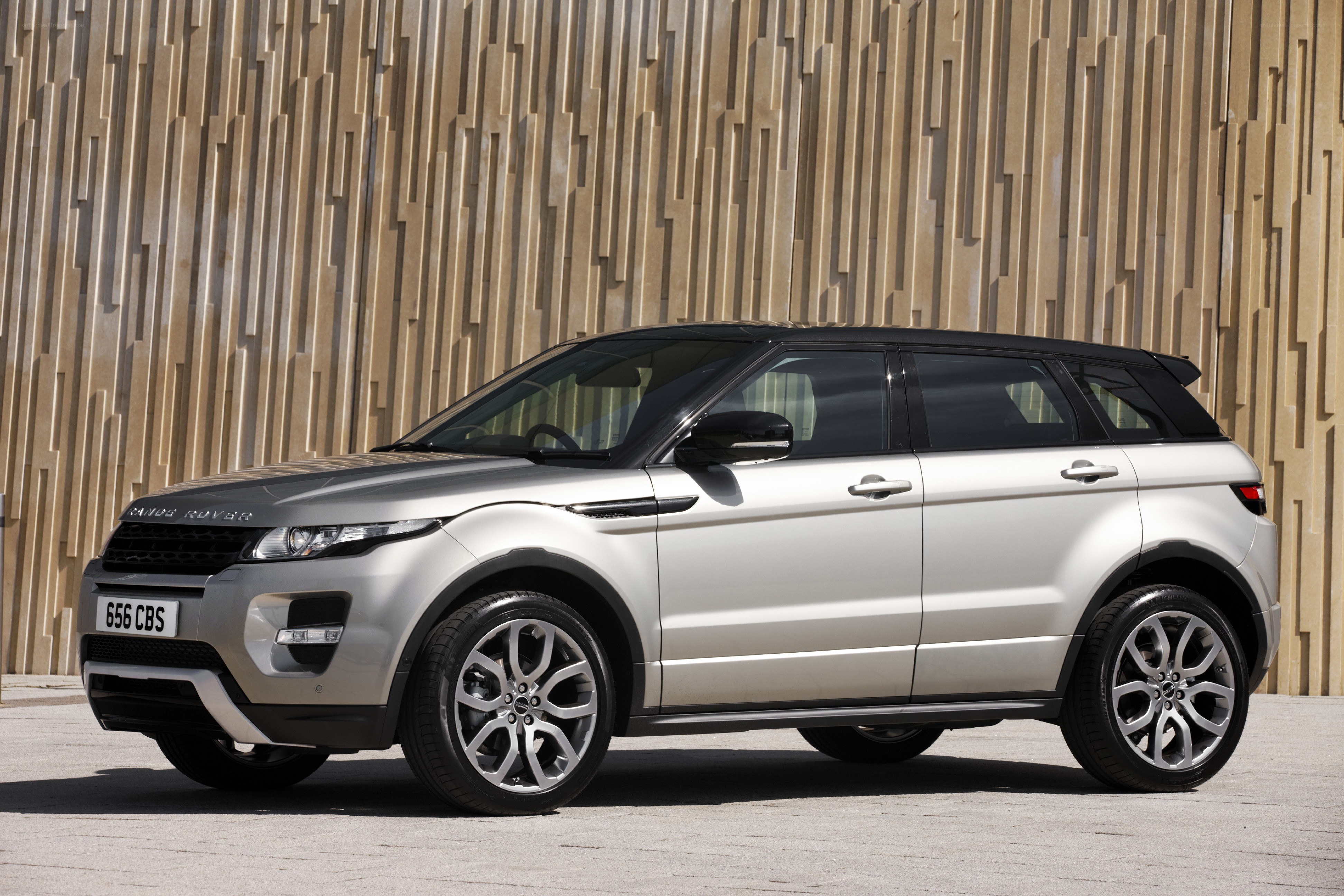 Silver Range Rover Evoque