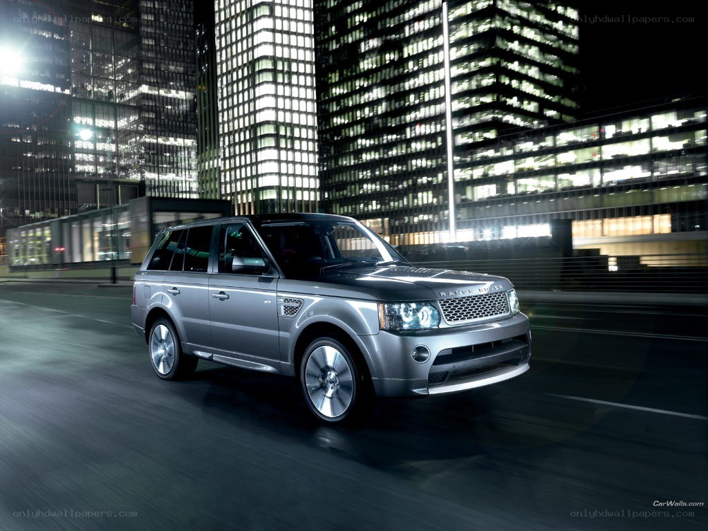 Silver Range Rover in city at night