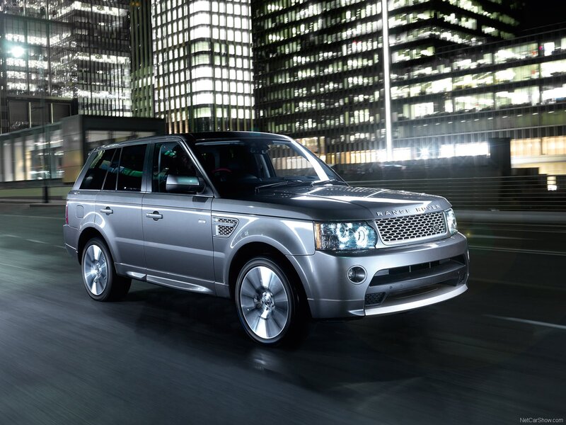 Silver Range Rover Suv — Dramatic, Night